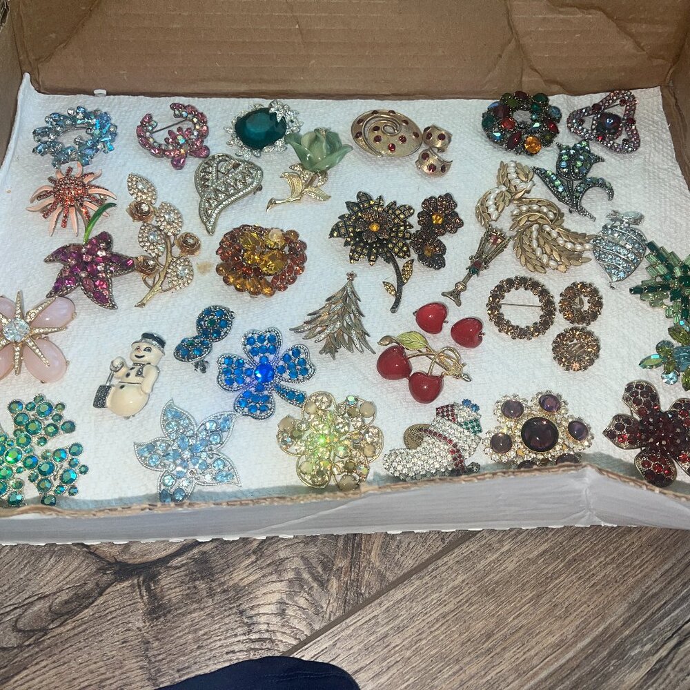 VTG RARE COLLECTIBLE BROOCH & EARRINGS LOT HIGH END DESIGNERS AND ONE OF A KIND
